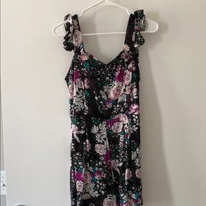Open back romper with pockets - Size M